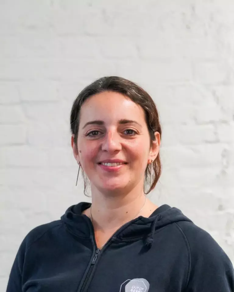 Porträt von Alessia, Office bei Out of Seven