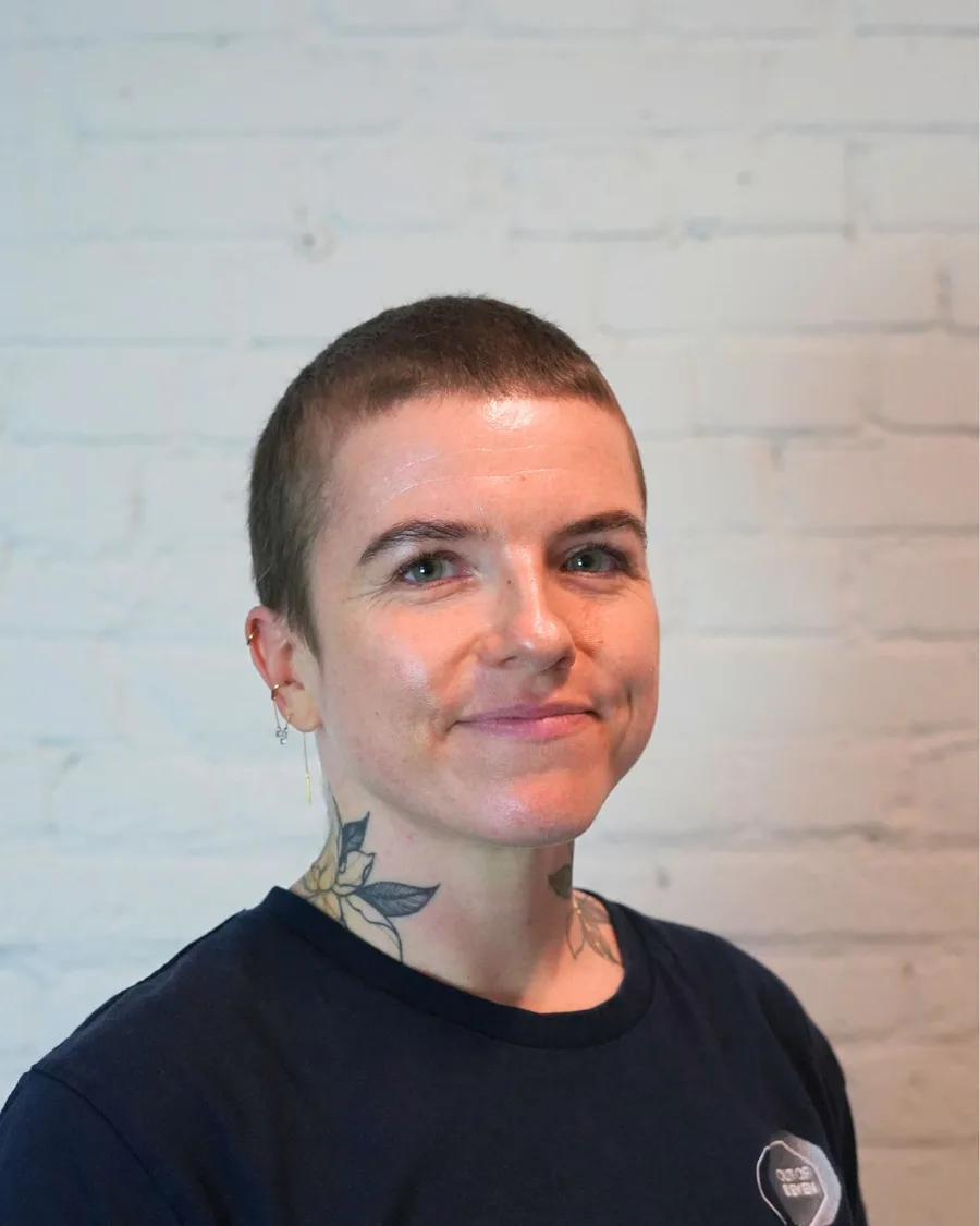 Porträt von Christina Ostrowski, Osteopathin & Yoga Trainerin bei Out of Seven