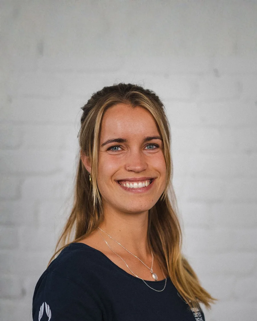 Porträt von Irina Jasper, Osteopathin B.Sc. & Studentin der Humanmedizin bei Out of Seven
