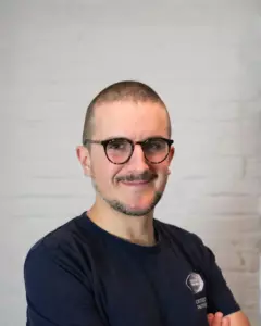 Porträt von Loïc Luttmann, Osteopath M.Sc. bei Out of Seven