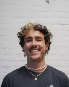 Porträt von Ludovic Razafindrazaka, Physiotherapeut & Manualtherapeut bei Out of Seven