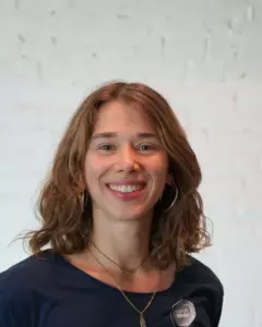 Porträt von Ricarda, Physiotherapeutin & Studentin der Humanmedizin bei Out of Seven