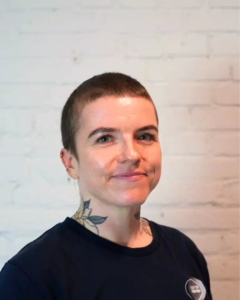 Porträt von Christina Ostrowski, Osteopathin & Yoga Trainerin bei Out of Seven