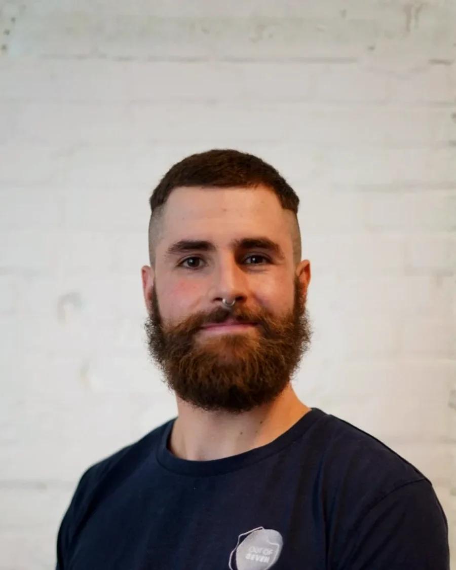 Porträt von Gabriel Gawrysiak, Physiotherapeut bei Out of Seven