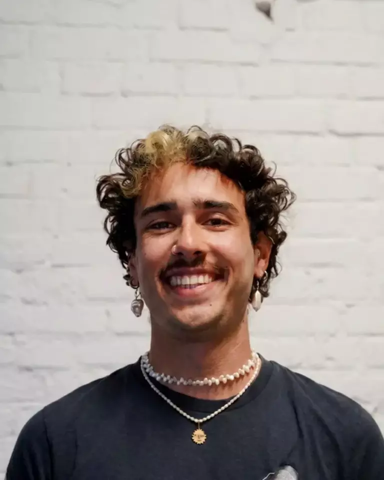 Porträt von Ludovic Razafindrazaka, Physiotherapeut & Manualtherapeut bei Out of Seven