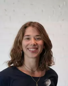 Porträt von Ricarda, Physiotherapeutin & Studentin der Humanmedizin bei Out of Seven