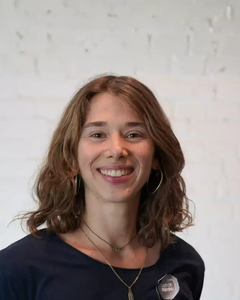 Porträt von Ricarda, Physiotherapeutin & Studentin der Humanmedizin bei Out of Seven